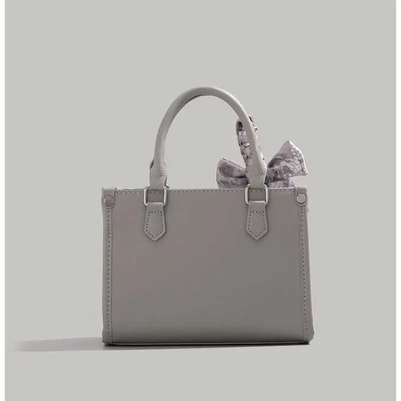 IELGY Commuter High end Embroidery Single Handheld Pattern Y250319