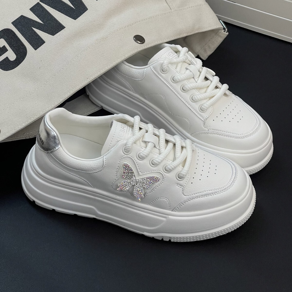 2025 New Leather White Thick Bottom Lightweight Matching Skirt Designer Fashion Sports and Leisure Board Shoes