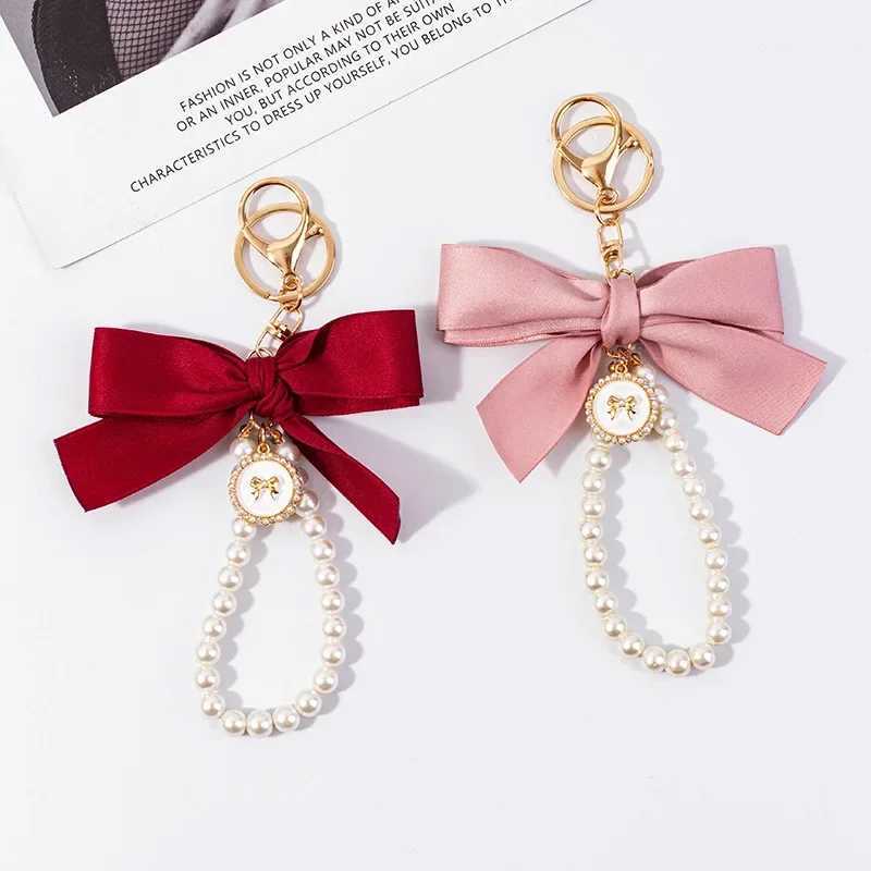 Retro artificial pearl chain keychain cute heart-shaped bow for women charming handbag wallet decoration car keyring headphone box accessoriesXJ250319