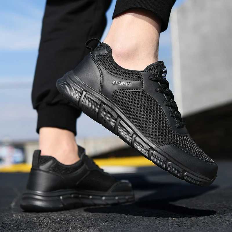 2022 New Mens Shoes Lightweight and Breathable Comfortable and Casual in Summer Outdoor Running Shoes Sports TrainingW250320