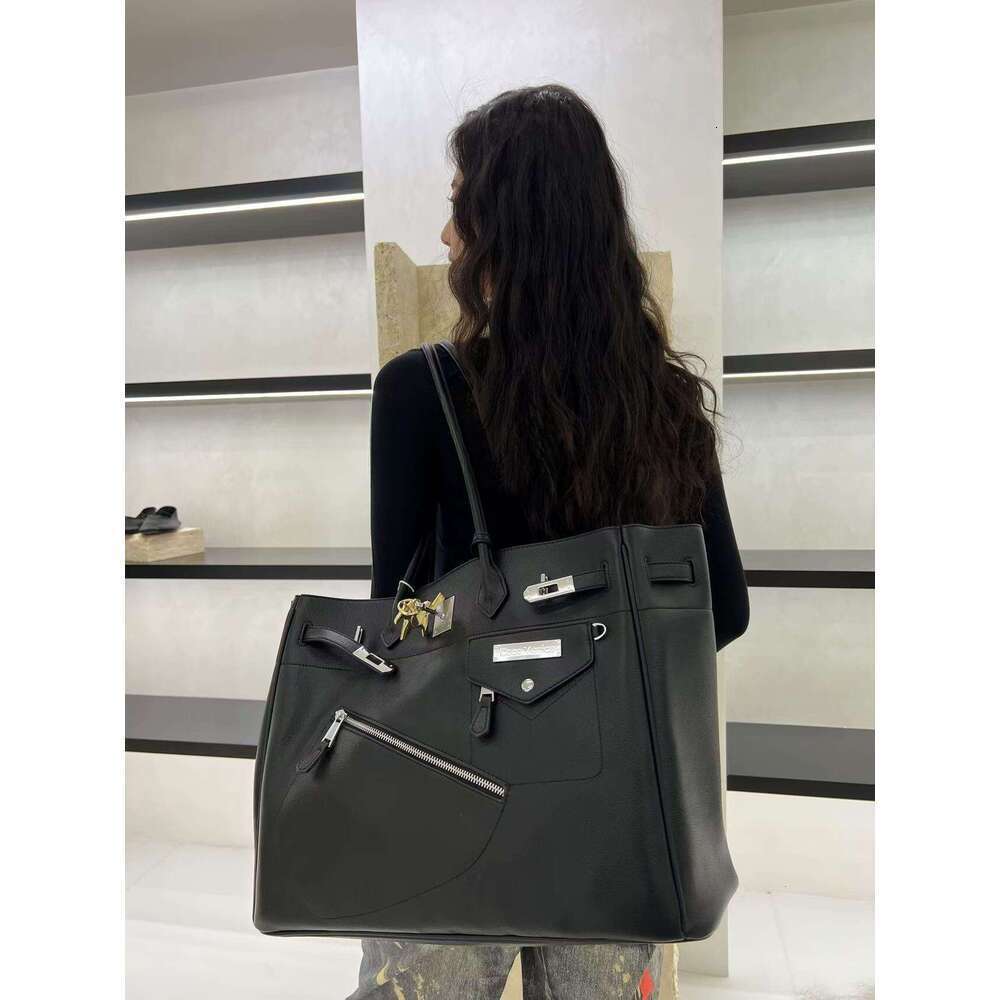 Designer Lock Wings Tote Bag Large Capacity Commuting Genuine Leather Locomotive Versatile Women Shoulder Handbag