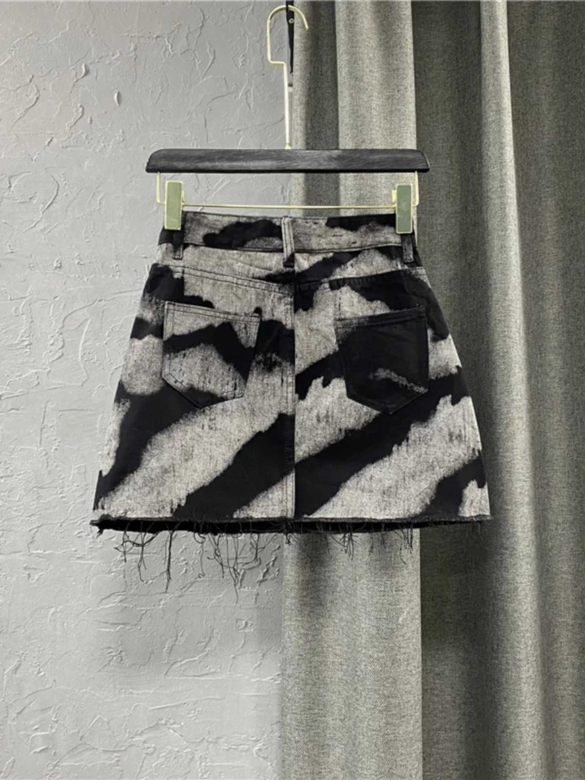 Black gray tie dye denim short sleeved high waisted personalized pattern denim skirt pleated A-line skirt fashion versionXJ250320