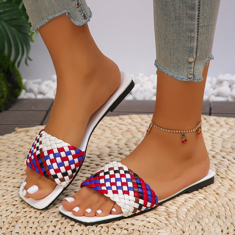 Big Feet 2025 New Summer Sandals Outdoor Designer Flat Woven Candy Color Fashion Lazy Beach Slippers