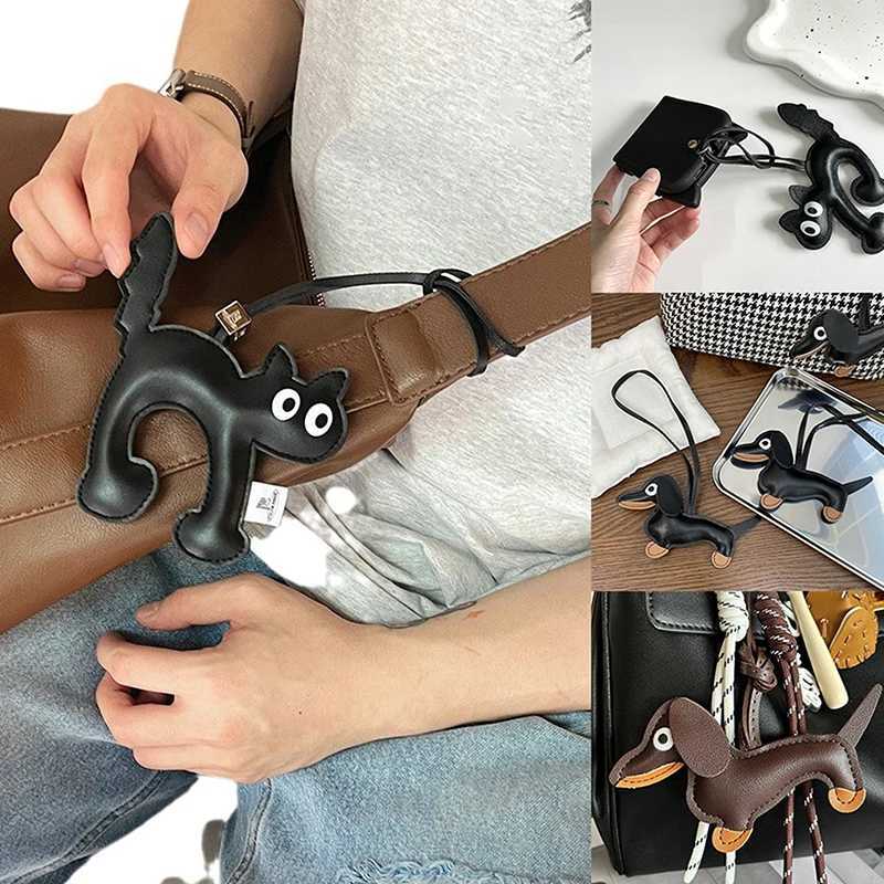 Sausage dog keychain PU leather dog keychain womens bag pendant jewelry small keyring keyholder giftXJ250319
