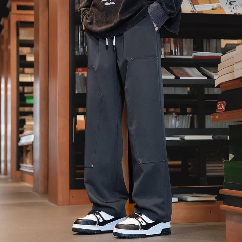 American style mens fashion autumn freight pants casual scene 250317