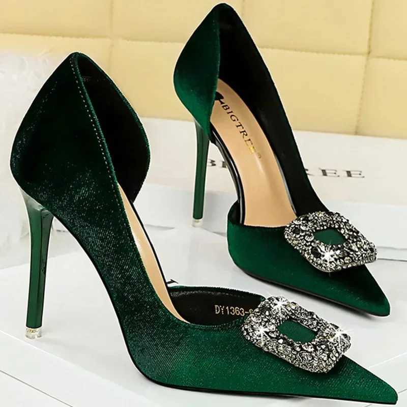 Wen 10.5cm Ultra High H-Point Upper Hollow Working Pump Metal Crystal Buckle Veet Stiletto Fi Sneaker Y250319