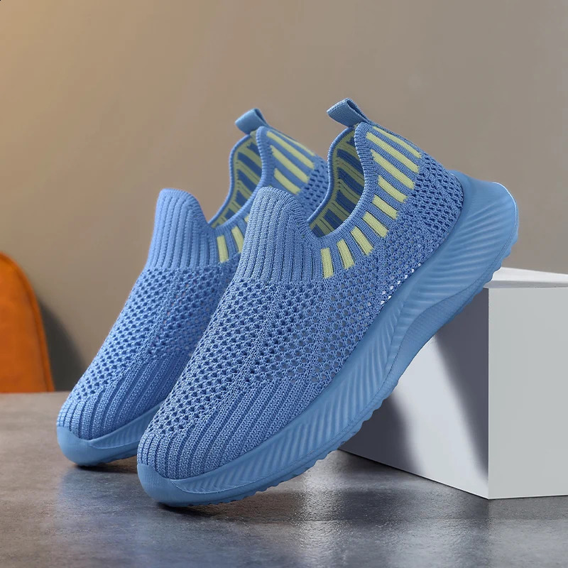 Childrens Sneakers 2025 Spring Mesh Breathable Boys and Girls Sports Shoes Lightweight Soft Sole Student Casual Running Shoes 250319