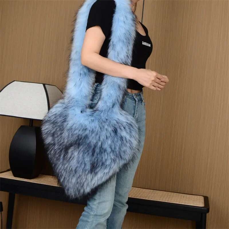 Faux Fur Winter Women Handbags Plush Ladies Heart Shaped Shoulder Cute Clutch Purse Love Crossbody Bags Messenger Bag