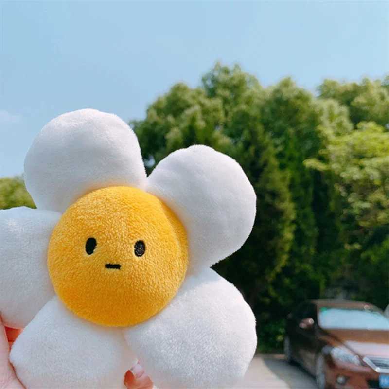 Cute Sun Flower Plush Keychains New Fluffy Charm Sunflower Key Ring on Bag Women Ladies Bag Pendant Accessories Keyring GiftXJ250319