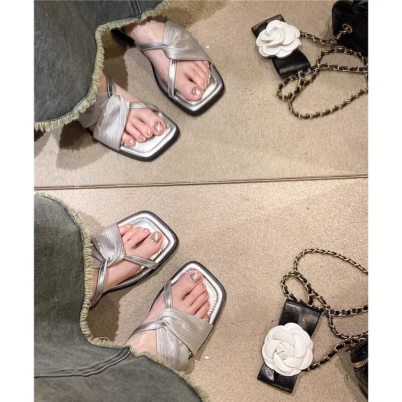 French High-end Internet Celebrity Women's Fashion Slippers 2025 Designer Sandal New Niche Super Hot Matching Skirt Cool Slippers Small Fragrant 