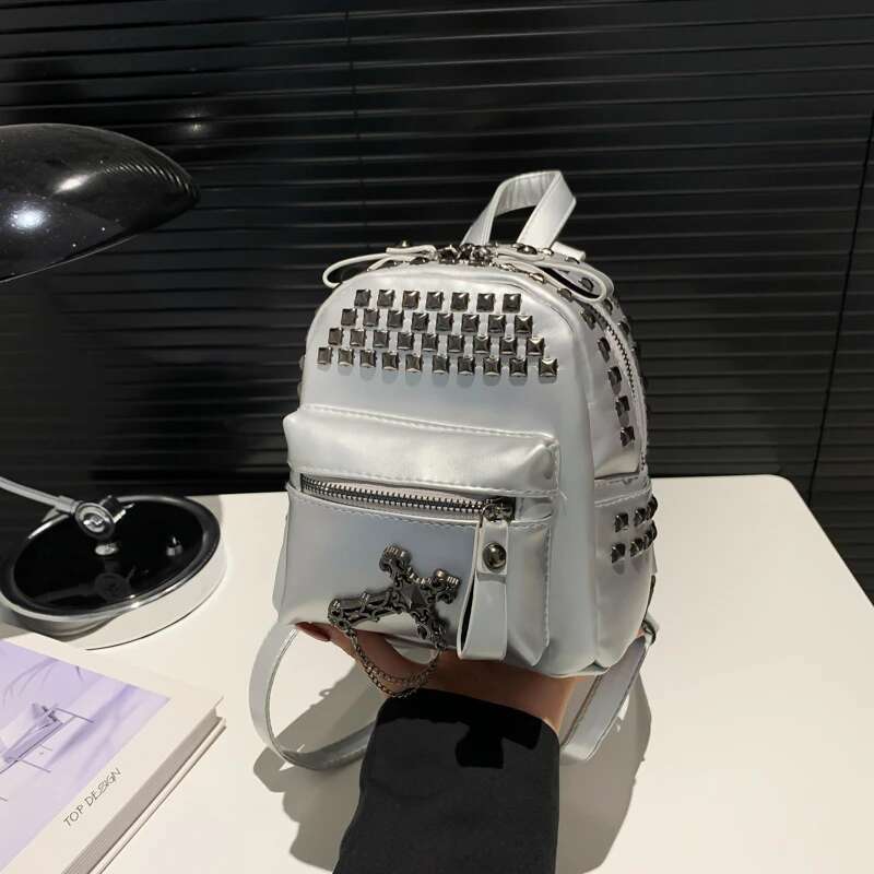 2025 New Free Shipping Light Luxury Women's Fashion Rock Backpack High Quality Design Handbag Rivet Punk Youth Backpack Computer Bag Backpack Out