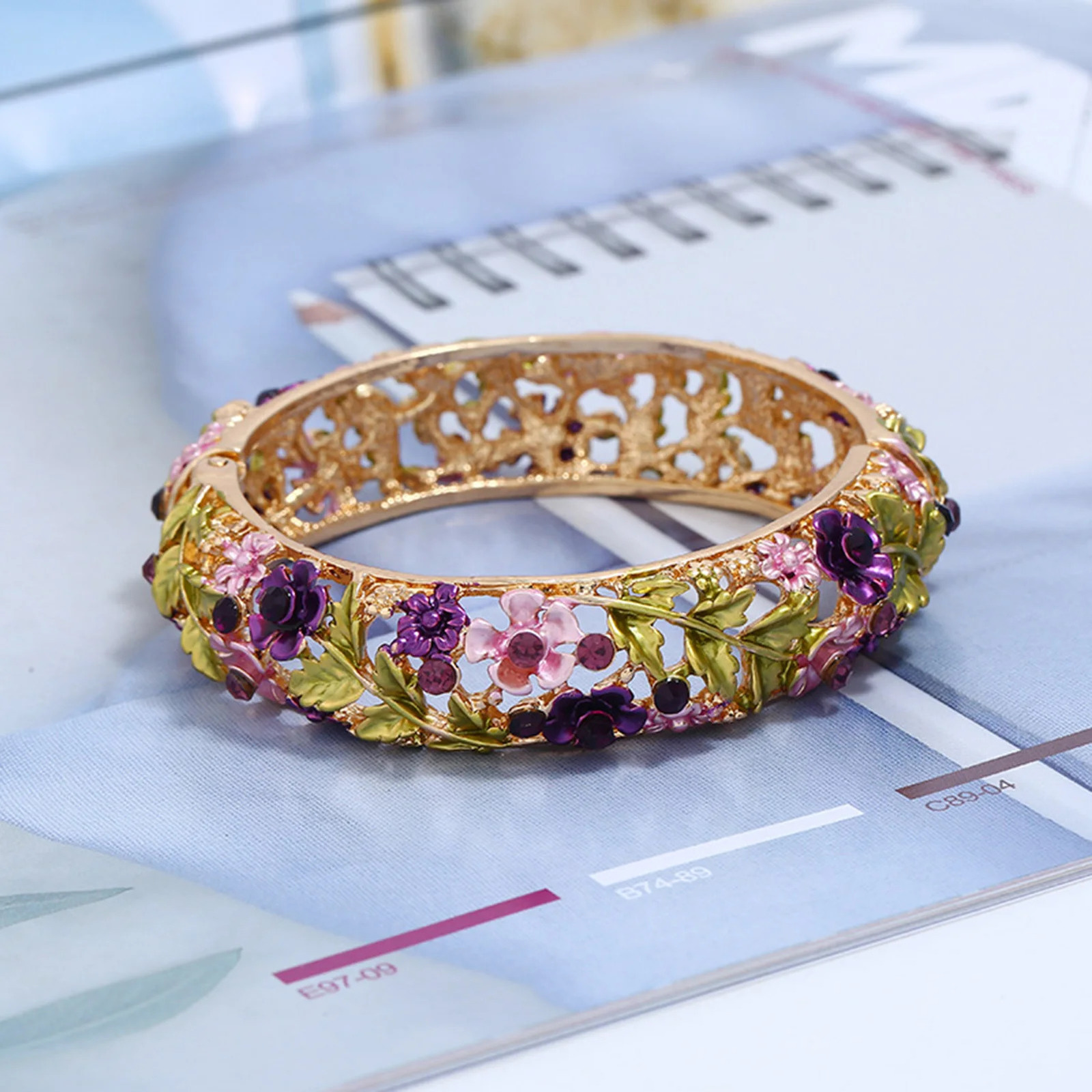 Woman Ethnic Style Bangle Hypo-allergenic Elegant Flower Charm Jewelry for Ladies and Mother Decoration 250320