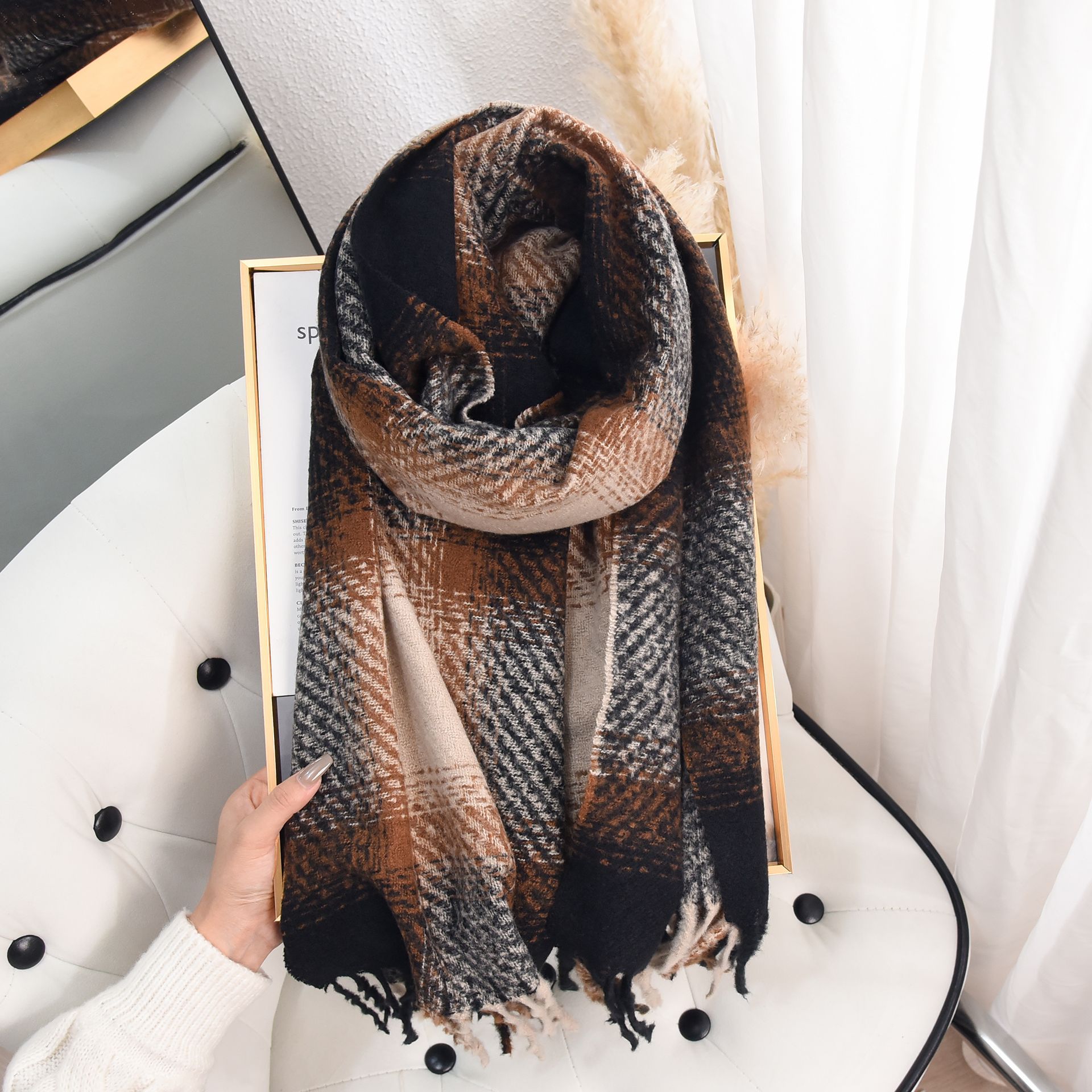 K180 Creative designer style dotted grid atmosphere couple scarf autumn and winter retro British style imitation cashmere tassel shawl