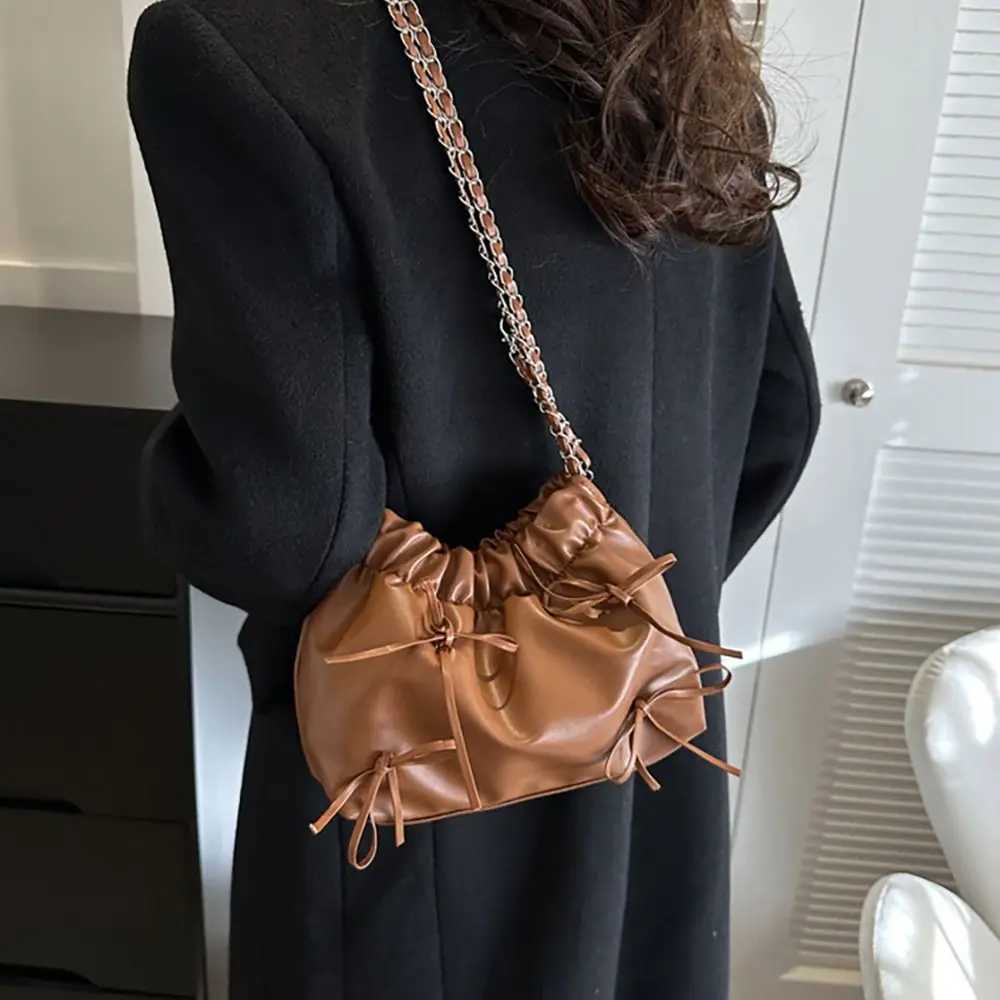 Womens shoulder bag single-sided pleated design handbag PU leather plain weave bag womens small casual plain weave bucket bag Y250319