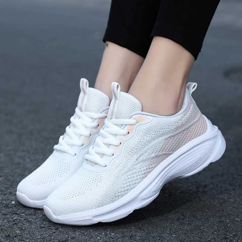 Flying knife low top fashionable womens shoes breathable and lightweight sports shoes college style student non slip soft soled running shoesW250320
