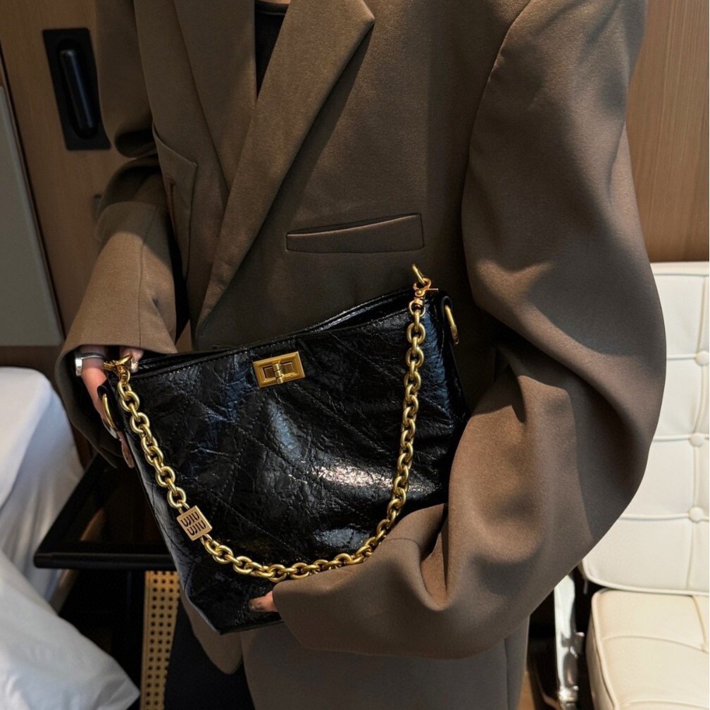 Autumn And Winter High-End Water Bucket Fragrant Wind Diamond Grid Chain Crossbody Small Bag, Women's Texture Bag