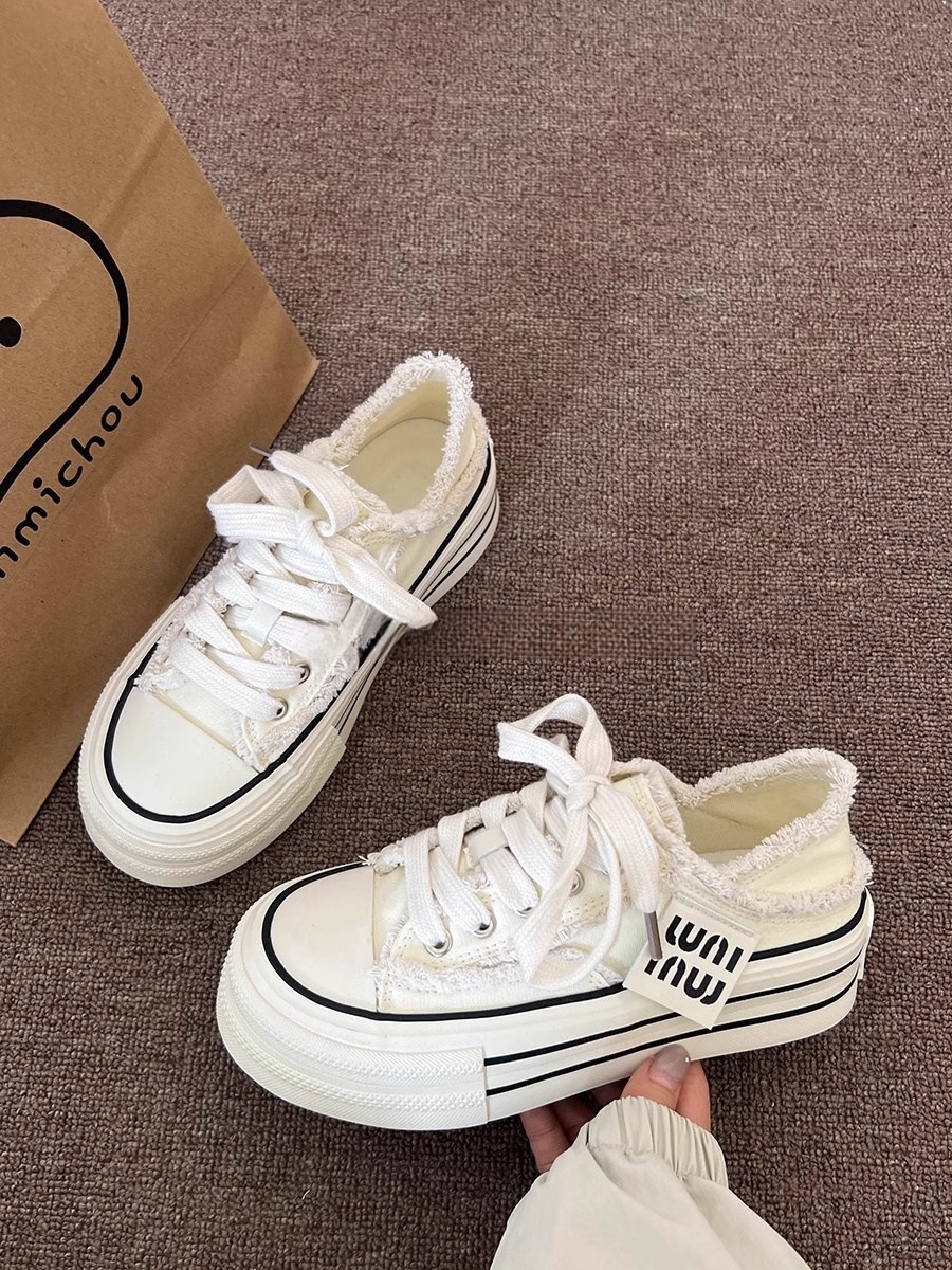 Can step on the heel of women's shoes two wear thick soles with a new small design to increase leisure canvas shoes 2025