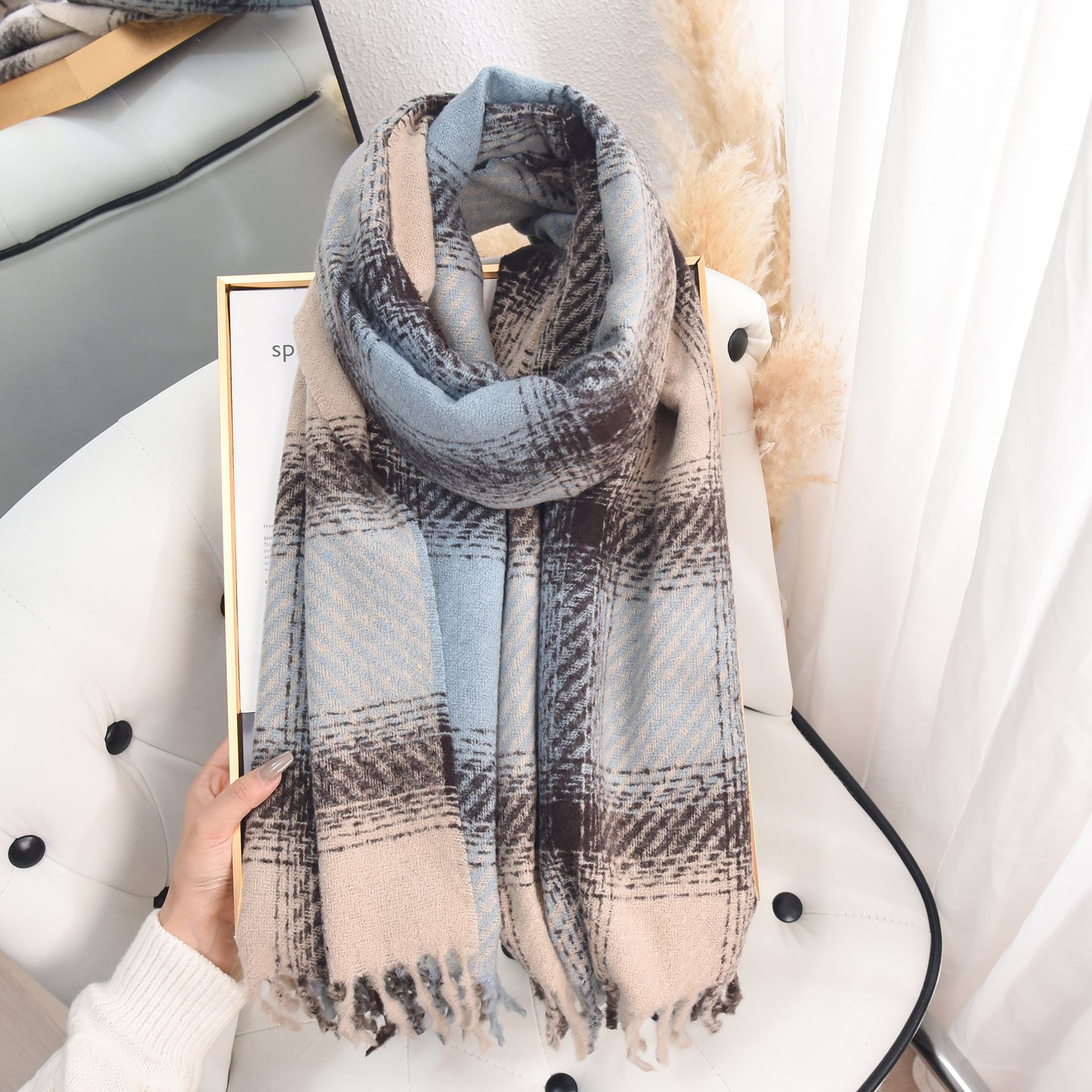 K180 Creative designer style dotted grid atmosphere couple scarf autumn and winter retro British style imitation cashmere tassel shawl