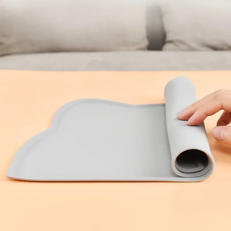 Food grade silicone cat pads are dustproof easy to clean waterproof and leak proof for dog bowl pet products 250312