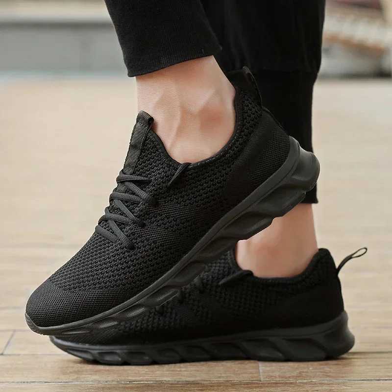 Anti slip mens running shoes knitted mesh breathable shoes mens sports shoes casual jogging mens sports shoes Zapatos Para CorrerW250320