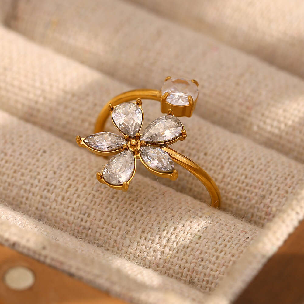 Fashion temperament, personality, creativity, niche jewelry, stainless steel gold-plated zircon flower opening ring for women