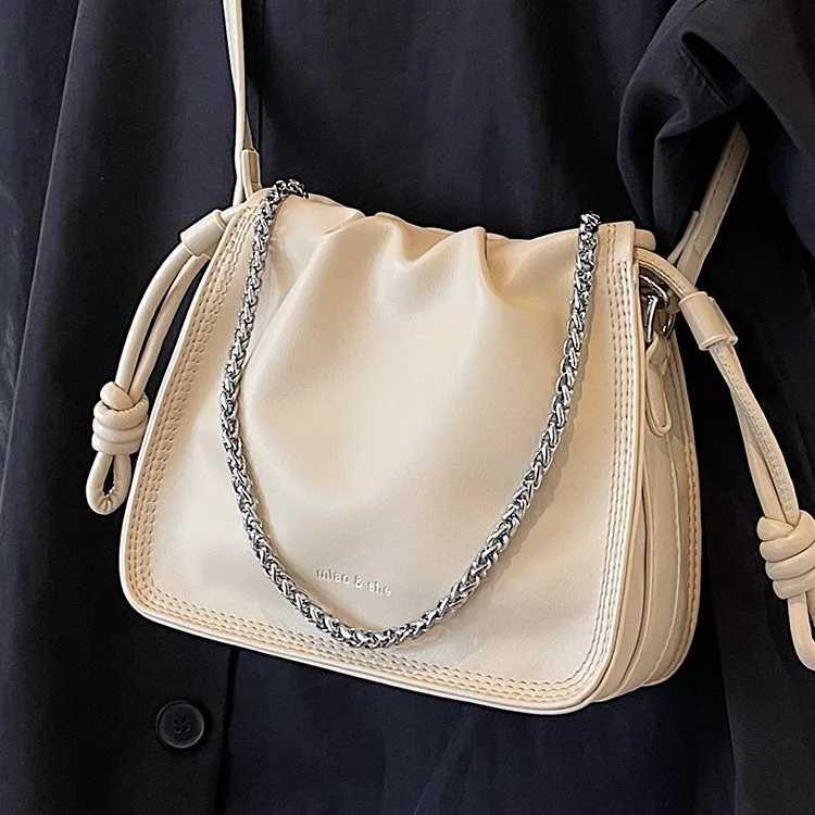 New 2024 fashionable high-end pleated shoulder bag designed for women Versatile Crossbody bag Y250319