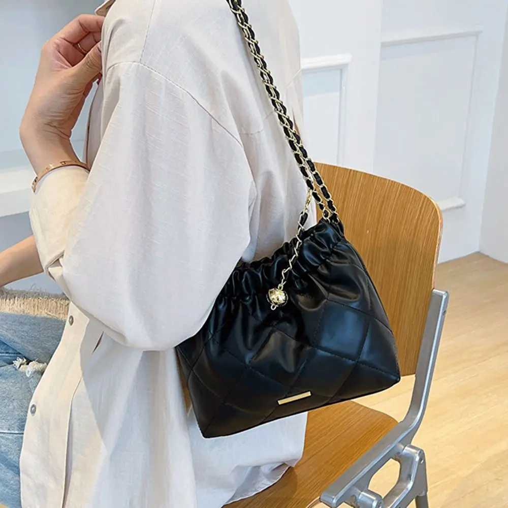 Shoulder Bag for Women Girls PU Leather Pleated Plaid Crossbody Bag Bucket Bag Large Capacity Tote Handbag Underarm Bag Y250319