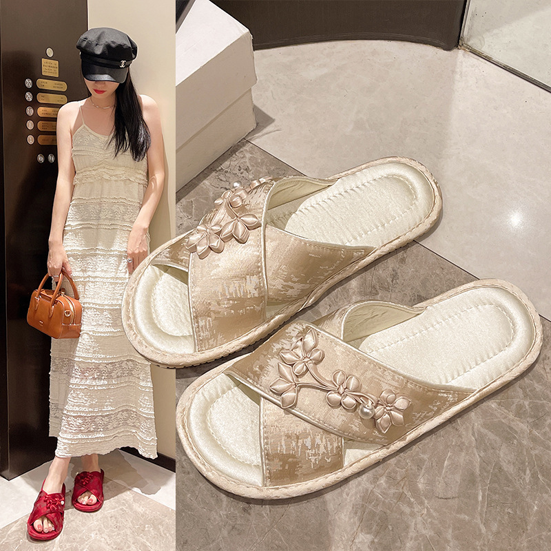 2025 New Chinese Flat Comfortable Sandals With Women's Design Sense Outdoor Clothing Paired With Cool Slippers To Create Holiday Home Decoration 