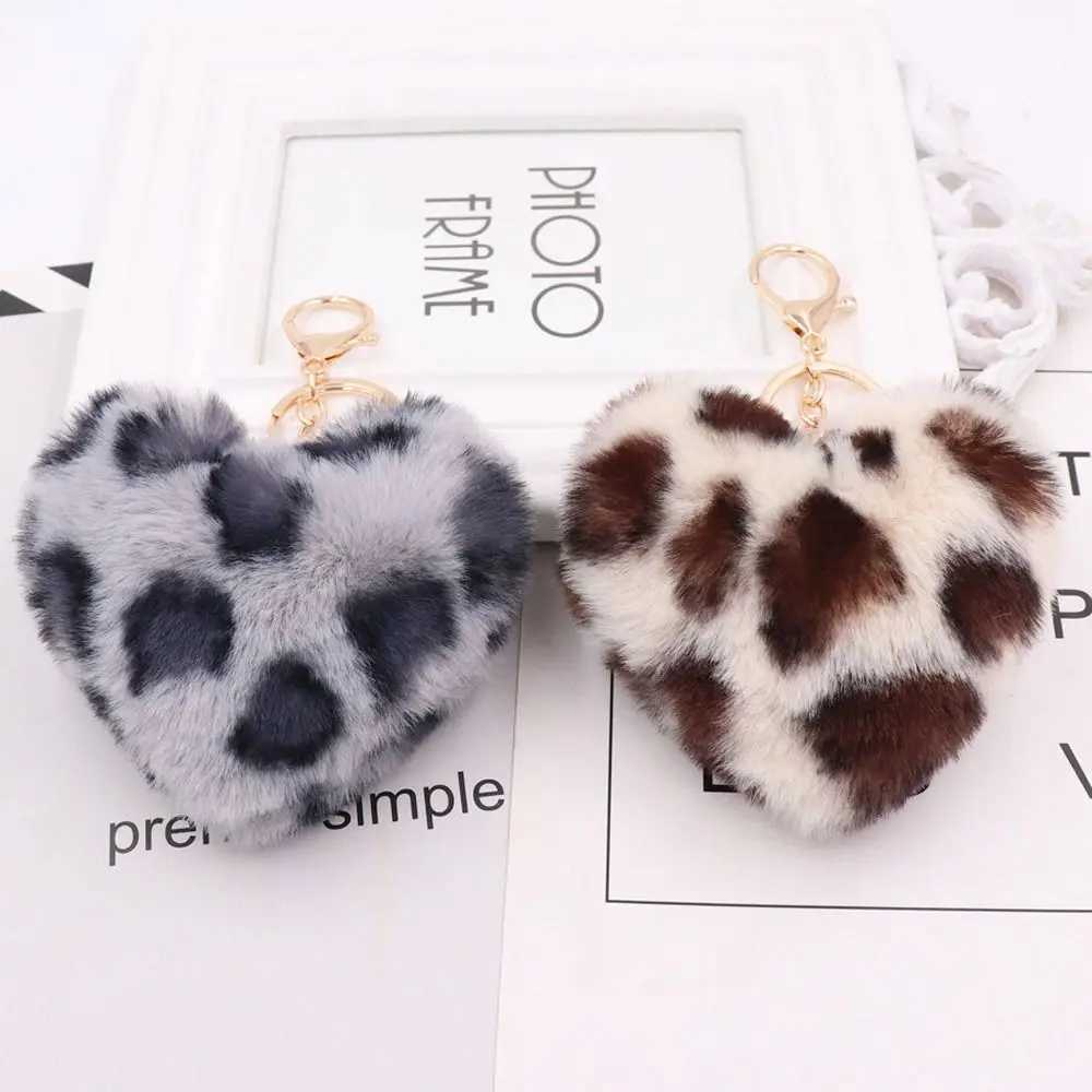 Fashionable multi-color leopard pattern plush fluffy peach heart pendant keychain cute cartoon keychain car keychainXJ250319