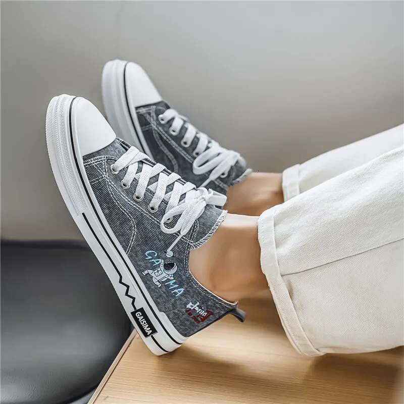 2025 New Outdoor Graffiti Low cut Canvas Sports Designer Fashion and Leisure Student Board Shoes