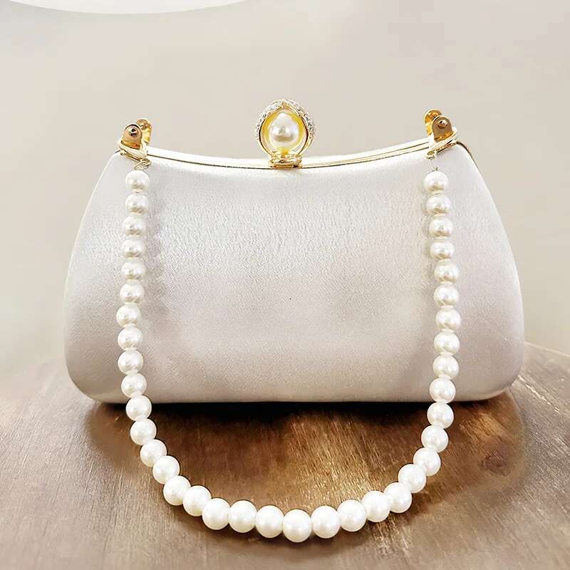 Pearl Chain Handbags Female White Embroidered Cheongsam Dress Clutch Purse Evening Bags Over Shoulder Party Wedding Prom