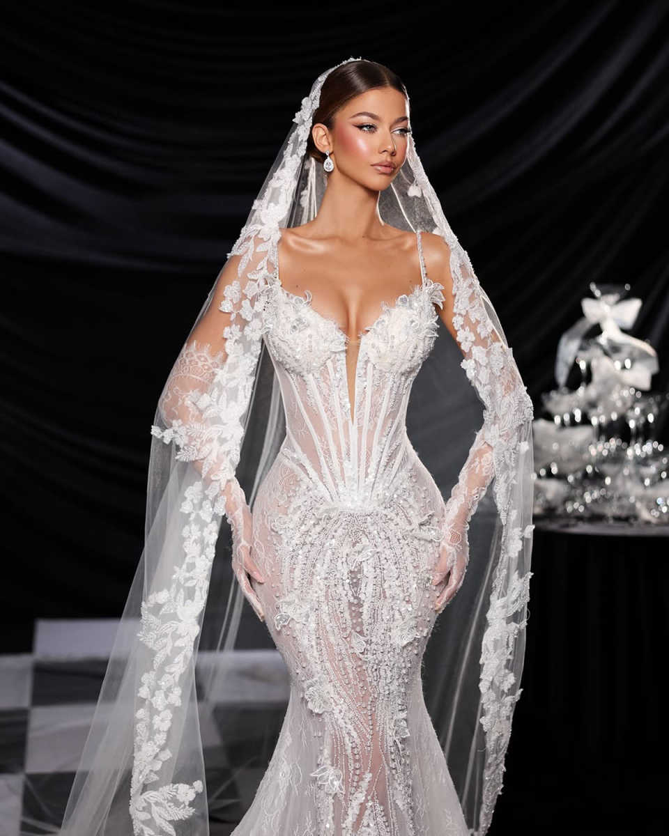 Arabic Mermaid Wedding Dress 3D Hand Made Flowers Illusion Bridal Gowns Sexy Spaghetti Straps Bride Dress With Veil Customized