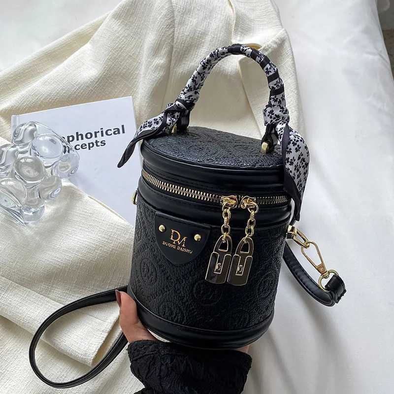 New Stitched Girl Handbag Bucket Bag Fashionable Ahabet Pattern Girl Shoulder Bag Simple Solid Color Womens Crossbody Bag PU Y250319