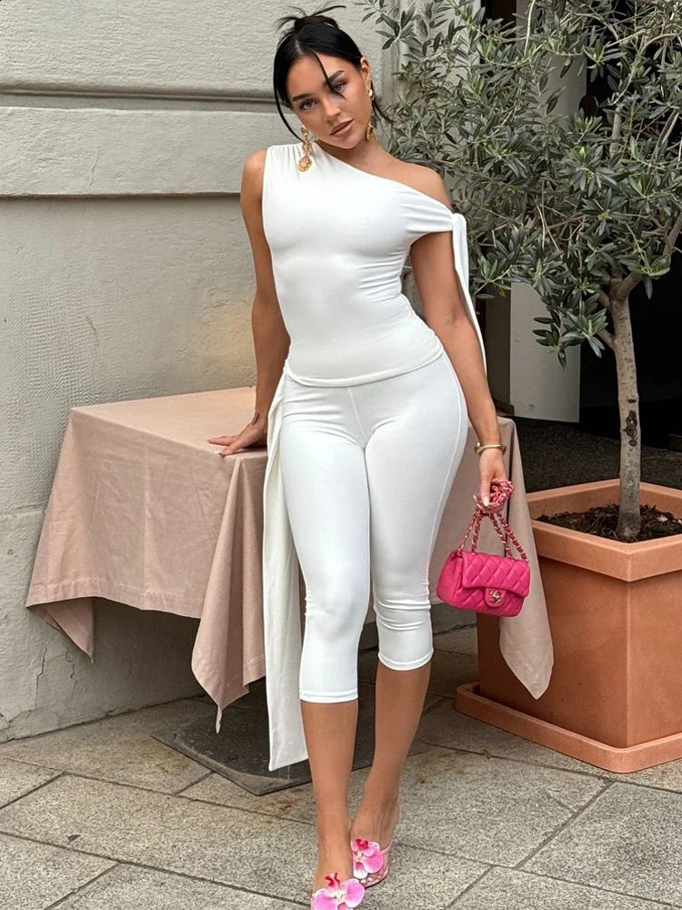 White shorts 2-piece set for women ultra-thin pleated fashionable cut top and high waisted shorts set for womens shoulders 250318