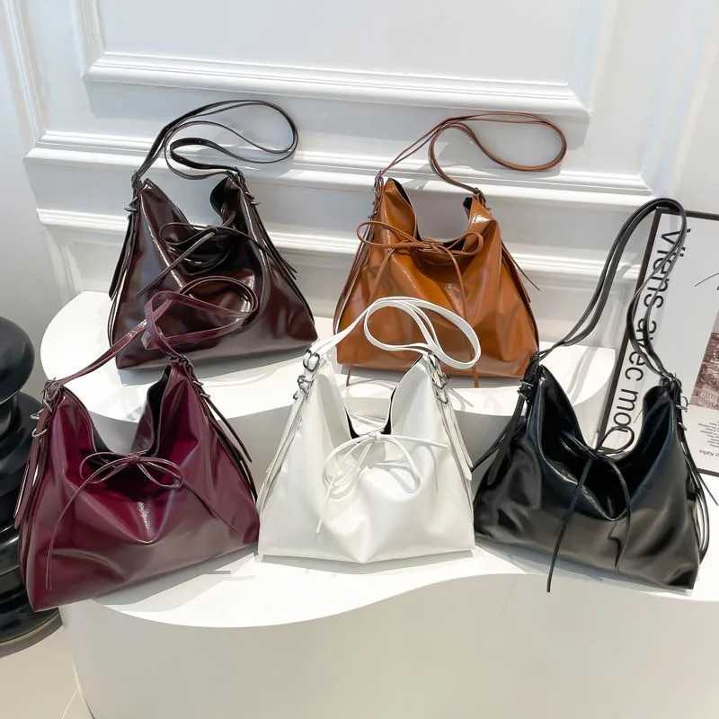 Fashionable Soild Color Large Capcity Shoulder Bag Vintage PU Leather Womens Minimalist Luxury Commute Crossbody Bag Y250319