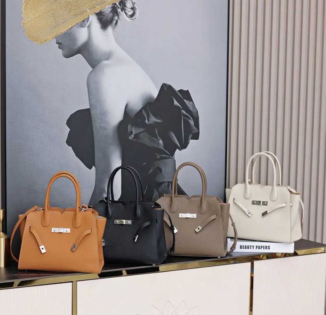 Leisure large capacity trapezoidal handbag high-quality full grain cow leather womens handbag travel commuting shoulder bag Y250319