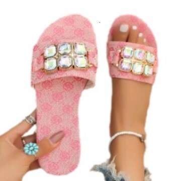 Summer 2025 Outdoor Slippers Designer Sandals New Fashionable Multi Functional Flat Bottom Internet Knowler List Buckle Women's Simple Fashion Be