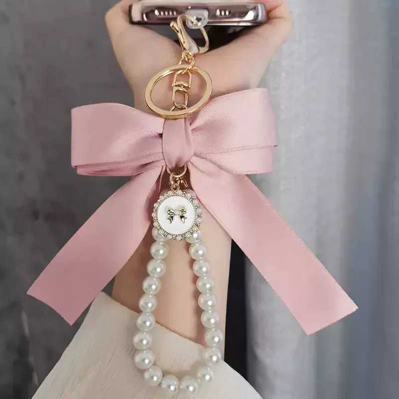 Retro artificial pearl chain keychain cute heart-shaped bow for women charming handbag wallet decoration car keyring headphone box accessoriesXJ250319