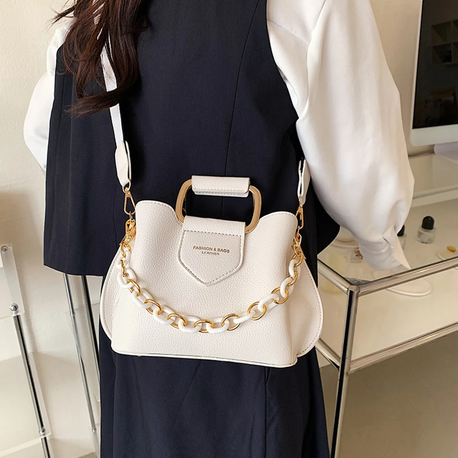 Solid Acrylic Chain Pu Vertical Pillow Bag Trend Personalized One Shoulder Crossbody Bag Womens Bag Mochilas For Women 250318