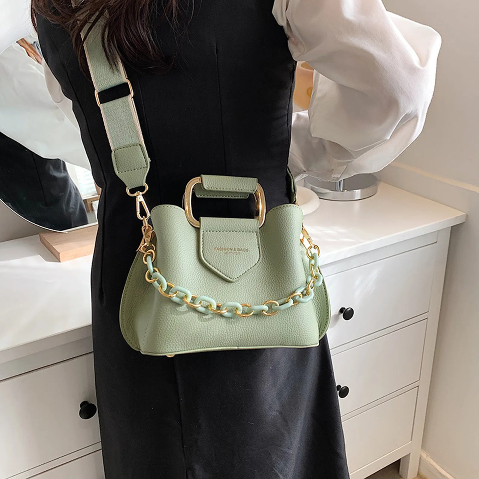 Solid Acrylic Chain Pu Vertical Pillow Bag Trend Personalized One Shoulder Crossbody Bag Womens Bag Mochilas For Women 250318