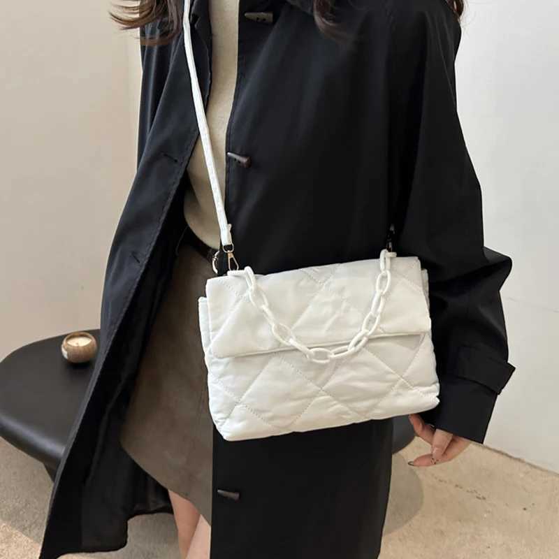 Acrylic chain cross shaped square bag casual flip cover womens commuting bag bedding fully matched winter large capacity womens shopping bag Y250319
