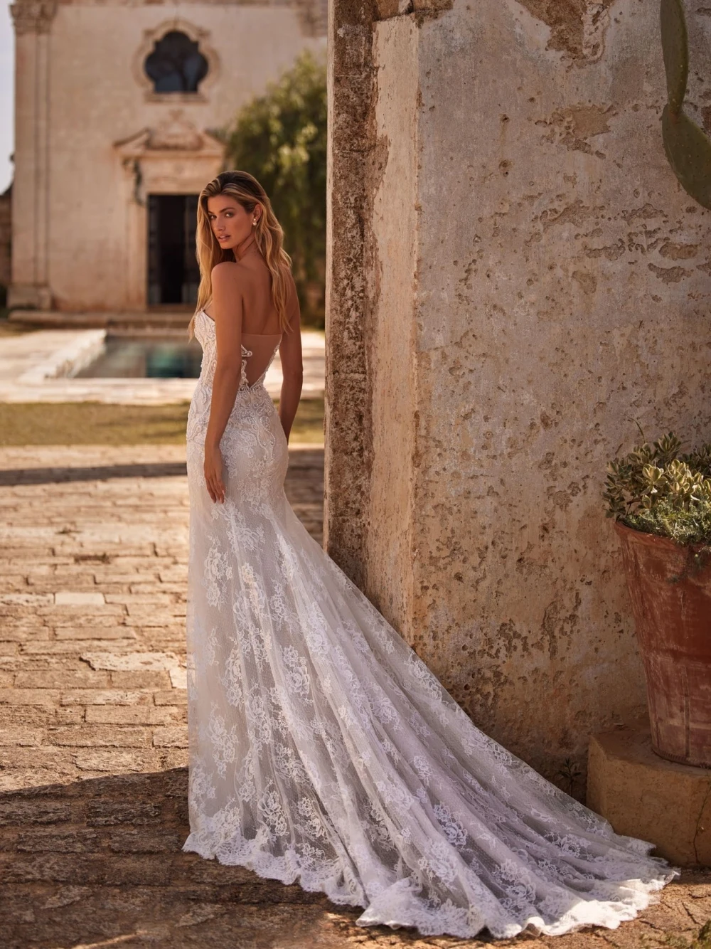 Elegant Mermaid Wedding Dress Strapless Sleeveless Backless Bridal Gowns Pearls Lace Sweep Train Dresses Custom Made vestidos de novia