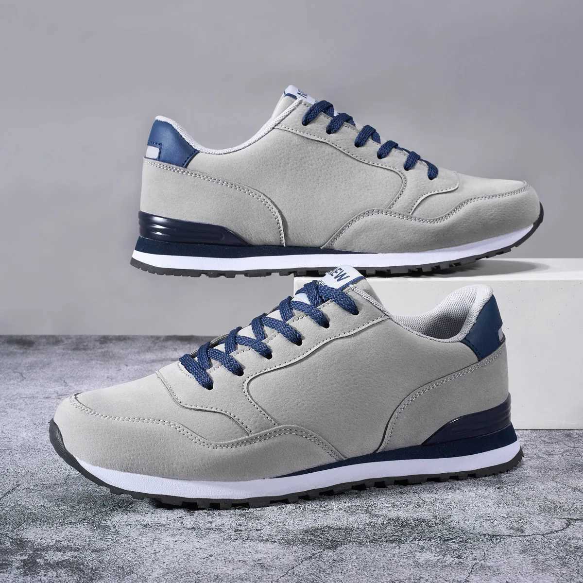 2024 new couple sports shoes lightweight mens running shoes ible Wen walking shoes anti slip lace tennis shoes large-sized apartment Y250320