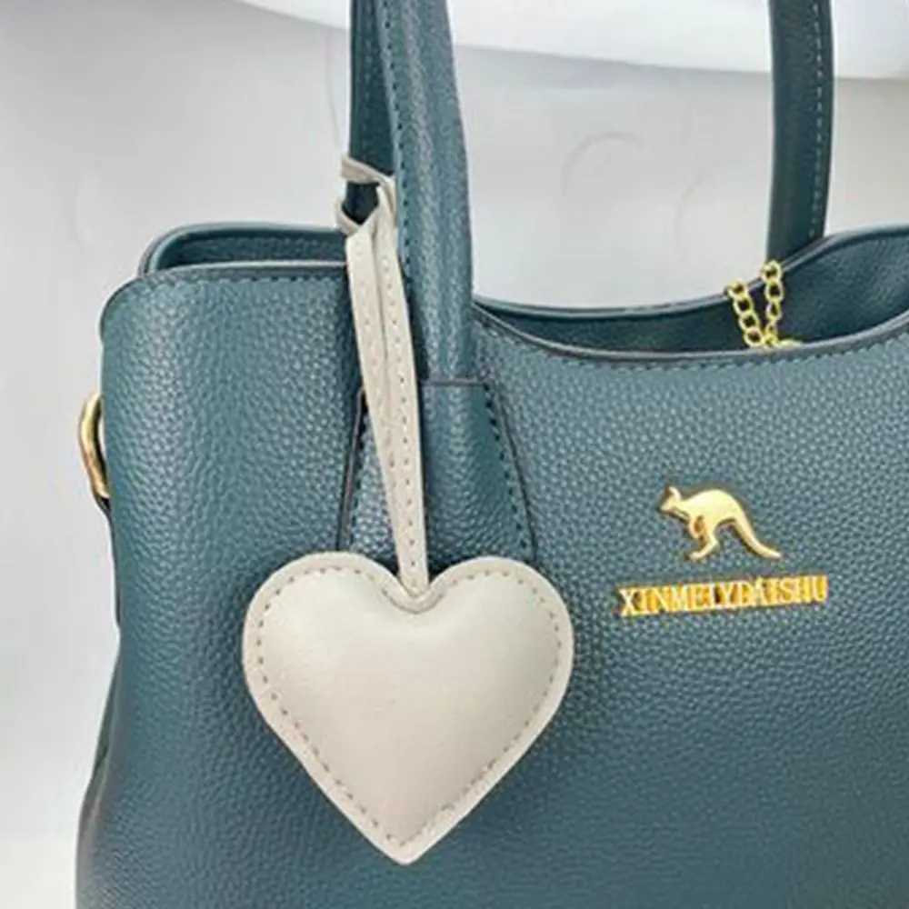 Multi-color PU Leather Heart Keychain Love Cartoon PU Leather Hanger 14 Colors Fashion Bag Pendant Bag OrnamentXJ250319