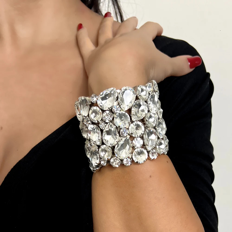 Bling Crystal Exaggerated Hand Bangle Water Drop Women Fashion Show Rhinestone Bracelet Bangle Wedding Jewelry 250320