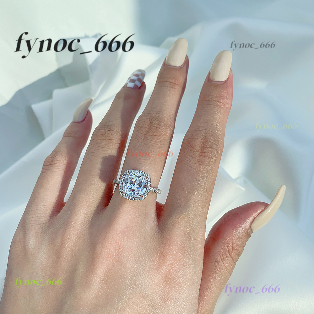925 Silver Moissanite Ring for Womens Fashion Light Luxury Personalized High End Simulated Diamond Proposal Ring