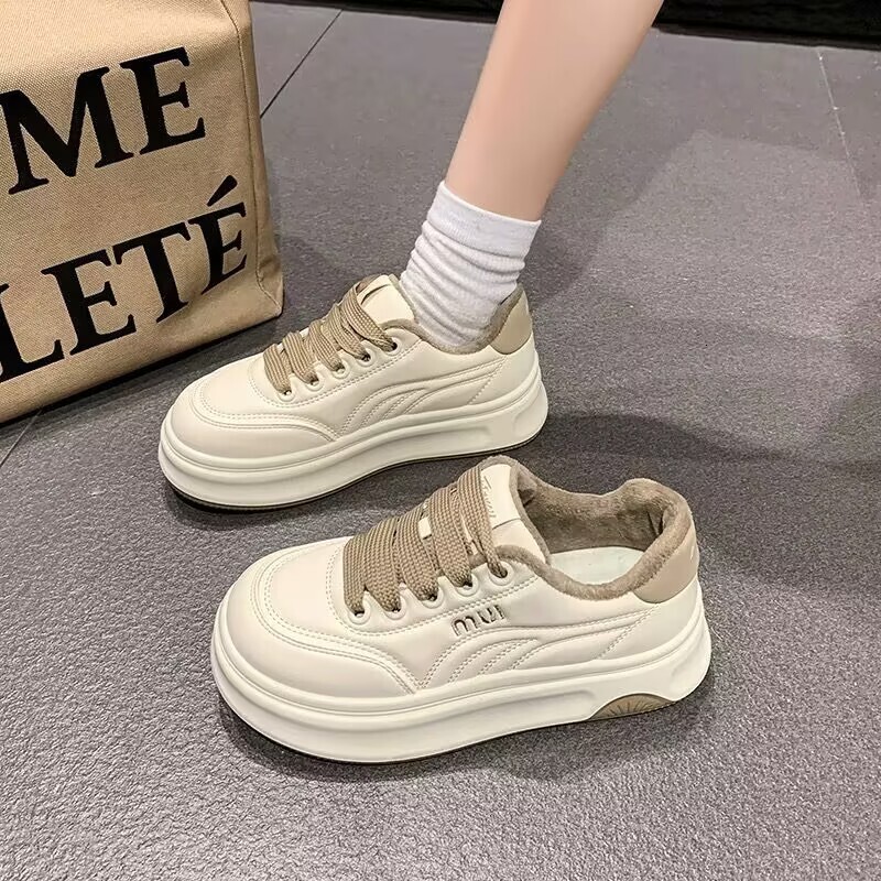 2025 New Spring and Autumn Women's Multi functional Thick Bottom White Super Popular Niche Board Shoes Designer Fashion Leisure Sports Bread Shoe
