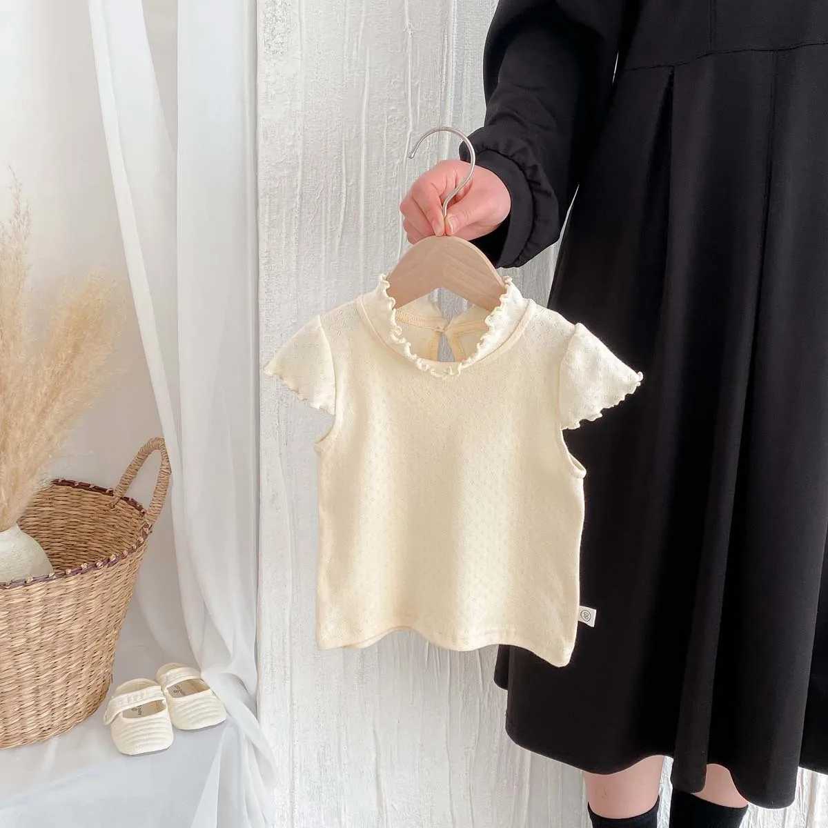 Childrens Summer Korean Short Sleeve Flying Sleeve Bottom Top Infants Girls Solid Color Threaded Ear Collar Versatile T-shirtT250320