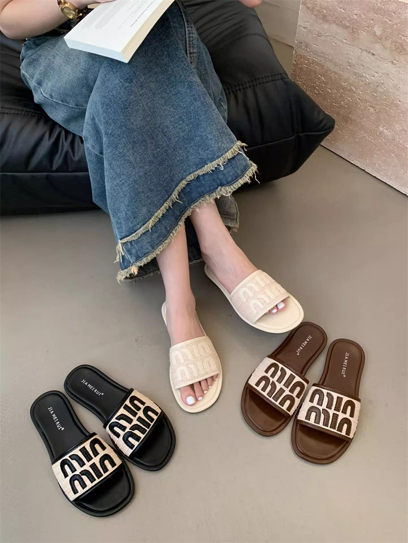 free shipping designer sandals 2025 New Low Heel sliders beach shoes Outdoor slippers for woman 250503