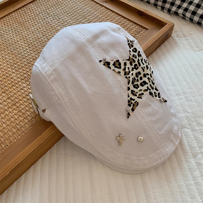 Y2k Personality Leopard Print Star Sticker Forward Hats for Women and Men Summer Outing Versatile Niche American Retro Berets 250320